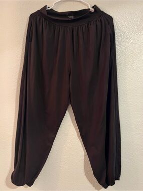 Relaxed Black Jogger Pants with Elastic Cuffs